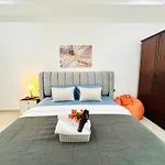 Cityhouse-Roses,Private Pool Villa With Jacuzzi,Near Walking Street
