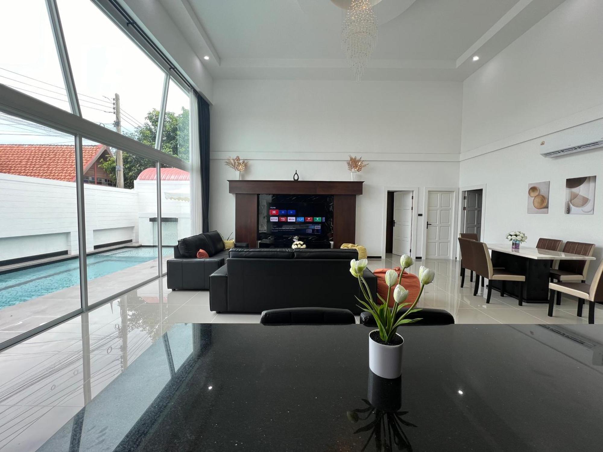 Cityhouse-roses,private Pool With Jacuzzi,near Walking Street Villa *