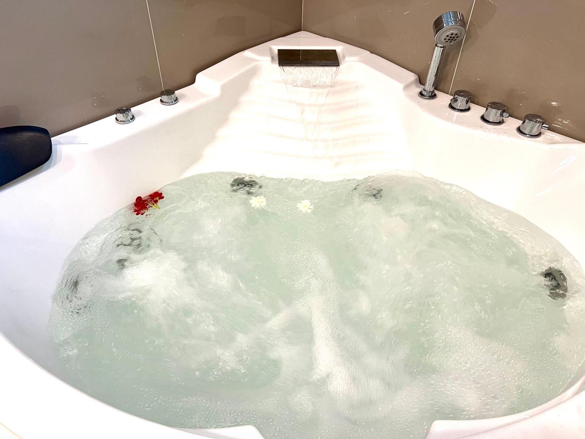 Villa Cityhouse-roses,private Pool With Jacuzzi,near Walking Street