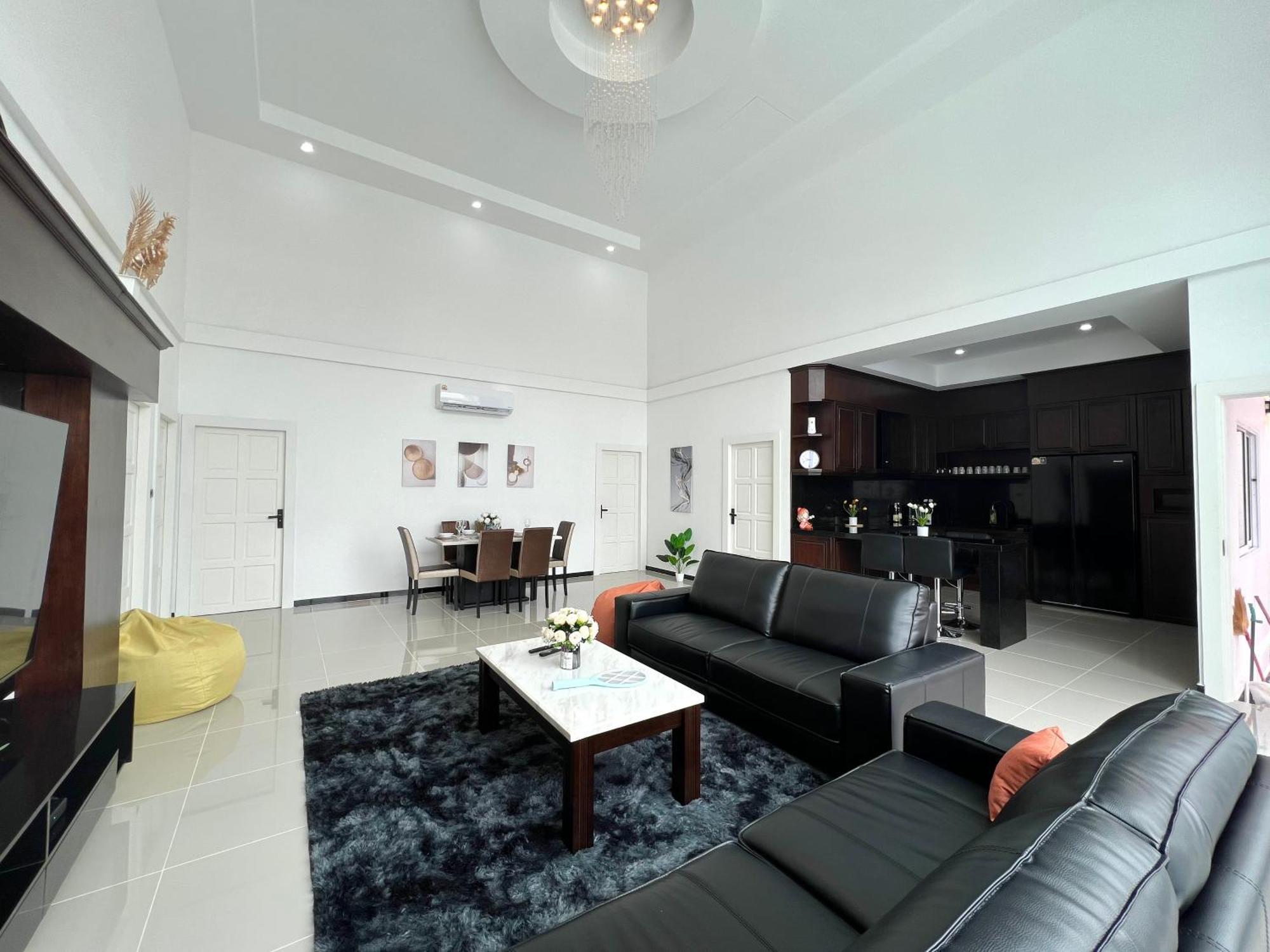 Villa Cityhouse-roses,private Pool With Jacuzzi,near Walking Street Pattaya