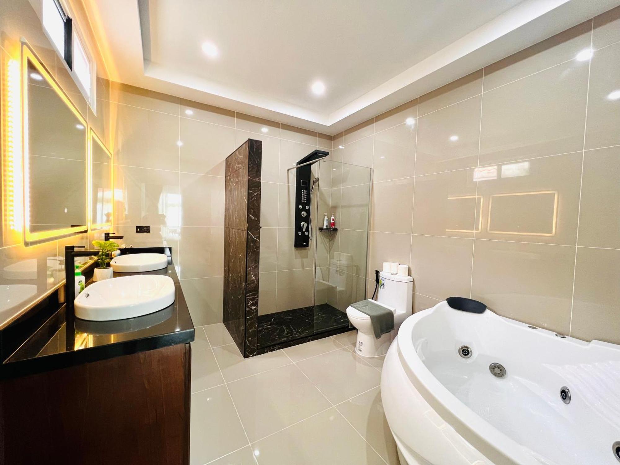 Cityhouse-roses,private Pool With Jacuzzi,near Walking Street Villa Pattaya