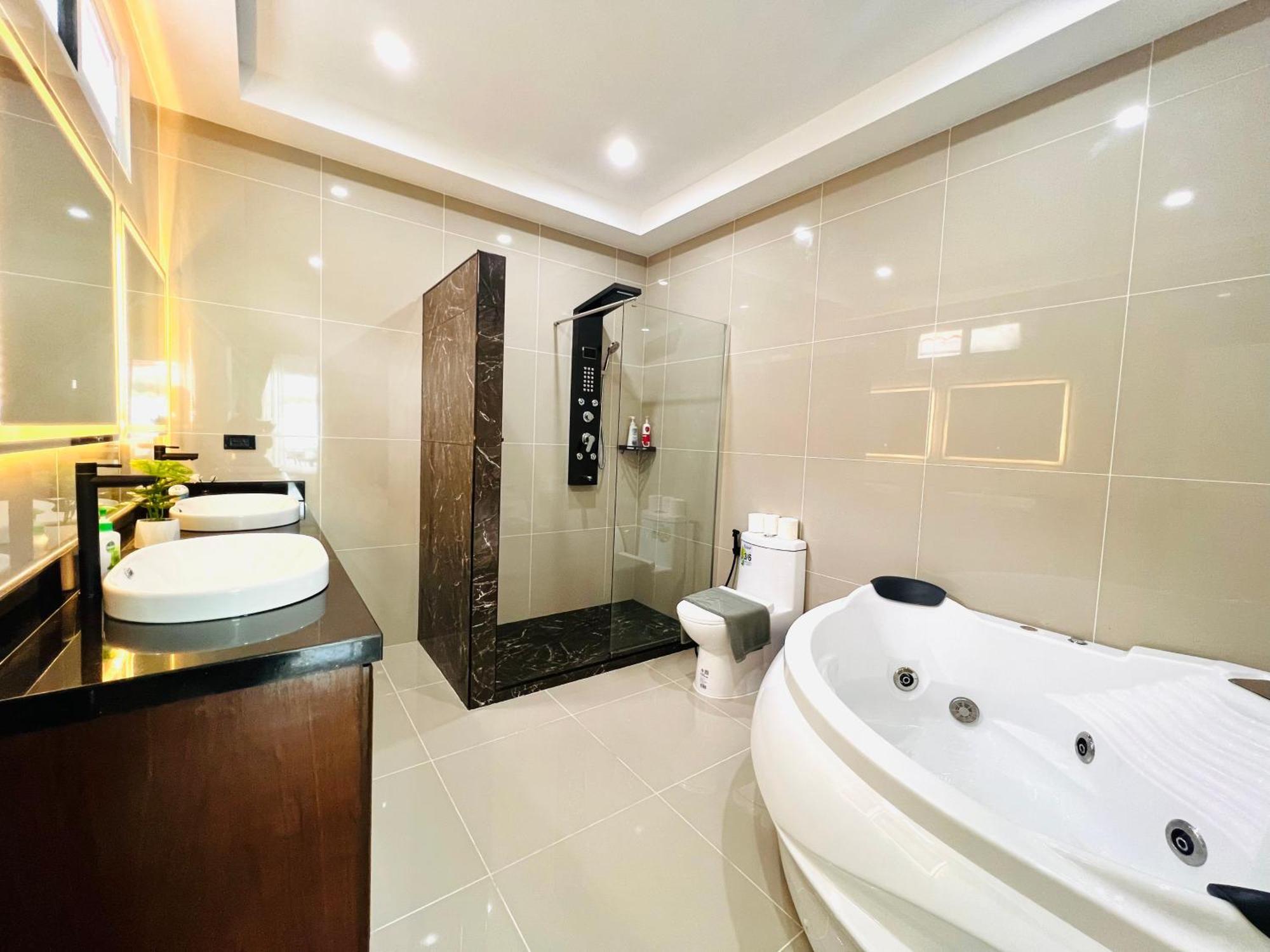 Cityhouse-roses,private Pool With Jacuzzi,near Walking Street Villa